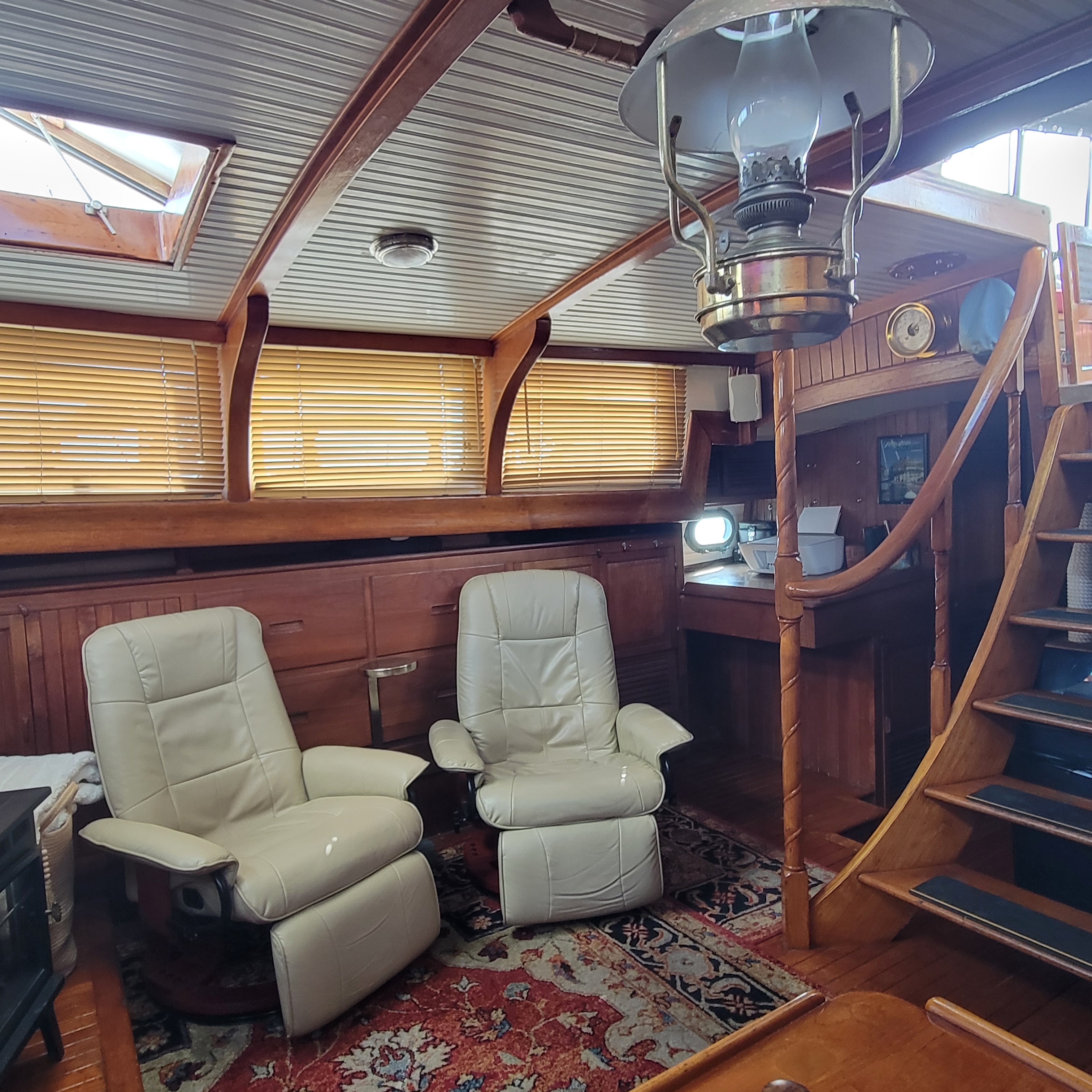Saloon & Nav Desk — Starboard