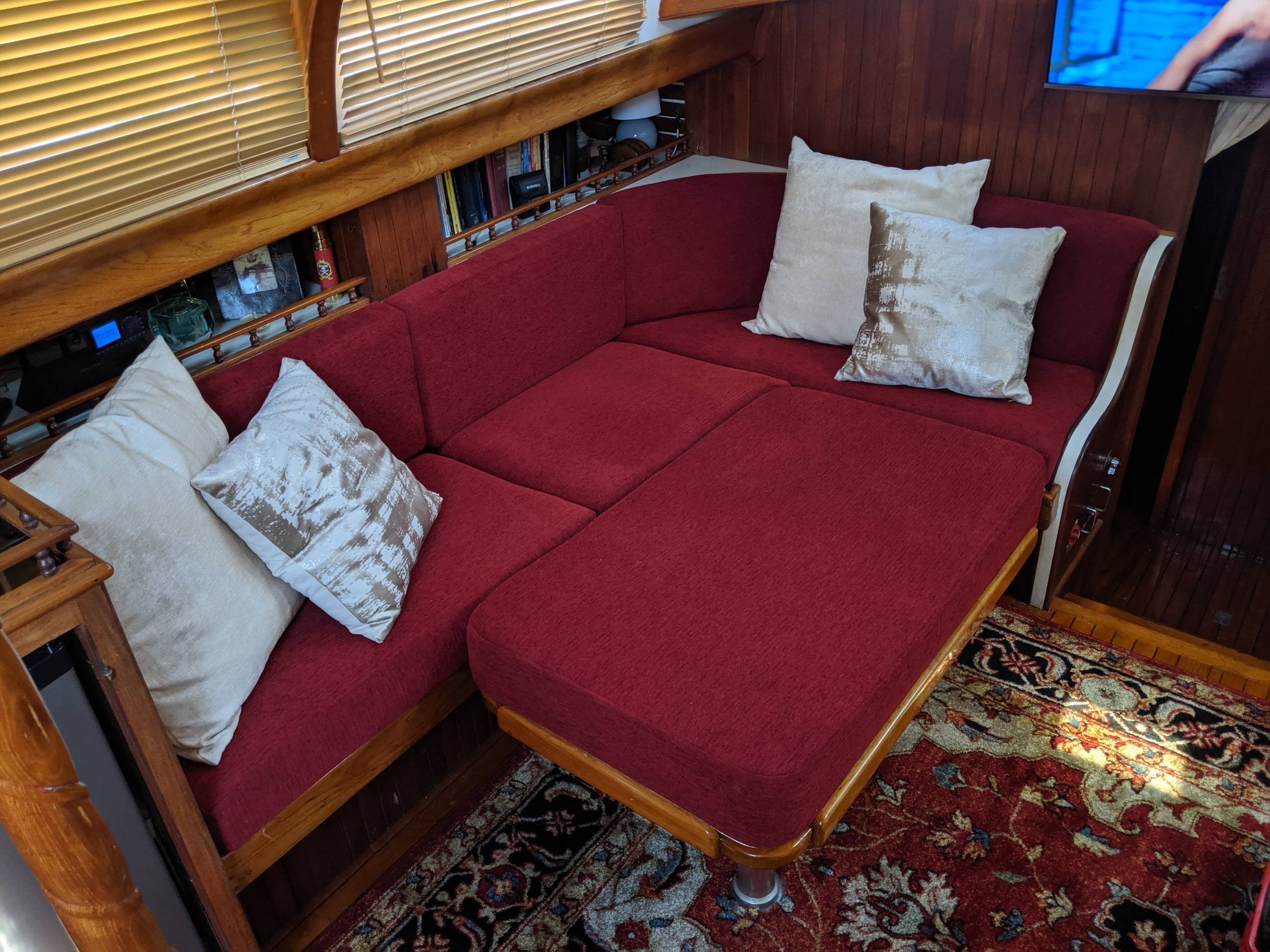 Saloon Lounge